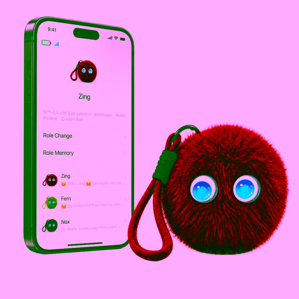 Zing — zabawka AIOMY obok telefonu z aplikacją